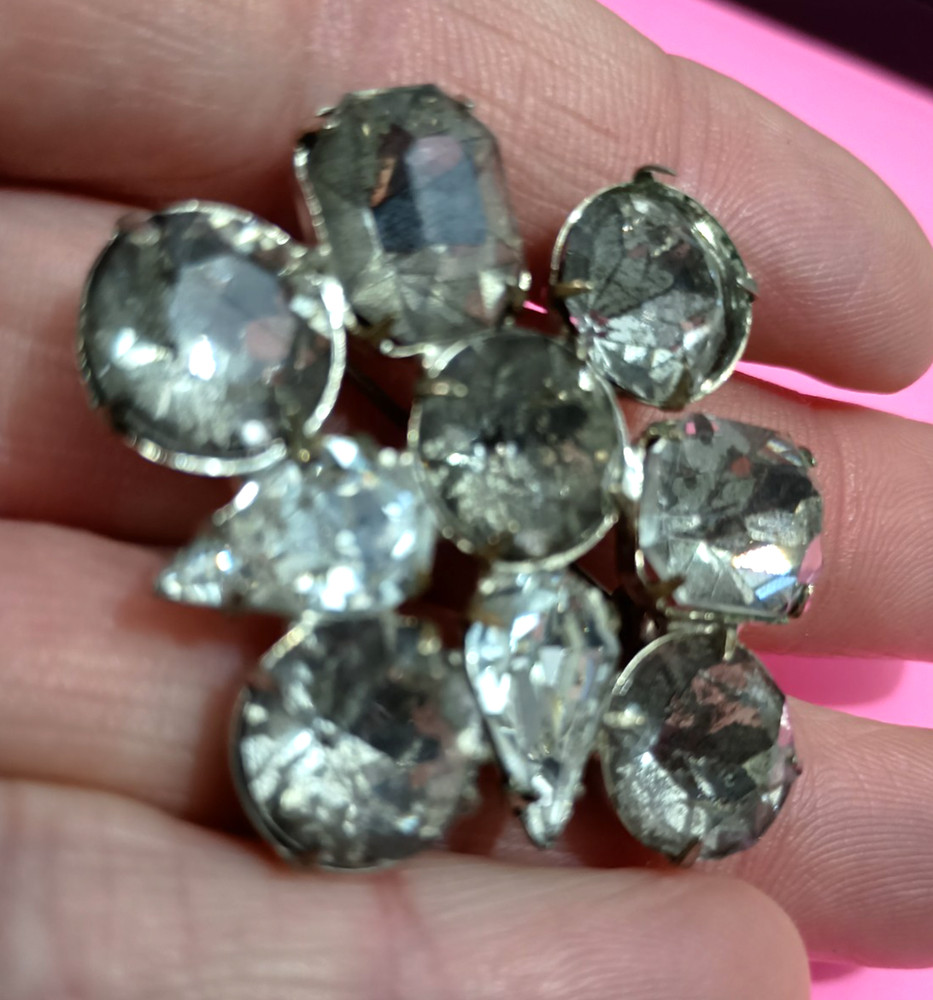 Fabulous Vintage Clear Glass Unique Brooch 9 Foilback Cabachons 1.5in