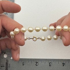 Faux Pearl Bracelet 7.5 in Graduated Beads Gold Tone Spring Ring Clasp