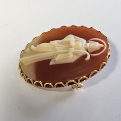 Gold Tone Pink Cameo Oval Brooch