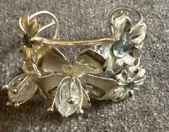 Vintage Flower Braelet w/ Rhinestones