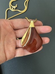 VTG Crown Trifari Burgundy Lucite Teardrop Pendant Gold Tone Chain Statement 33”