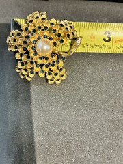 VINTAGE ALANA STEWART GOLD TONE BLUE RHINESTONE PEARL FLOWER BROOCH PIN