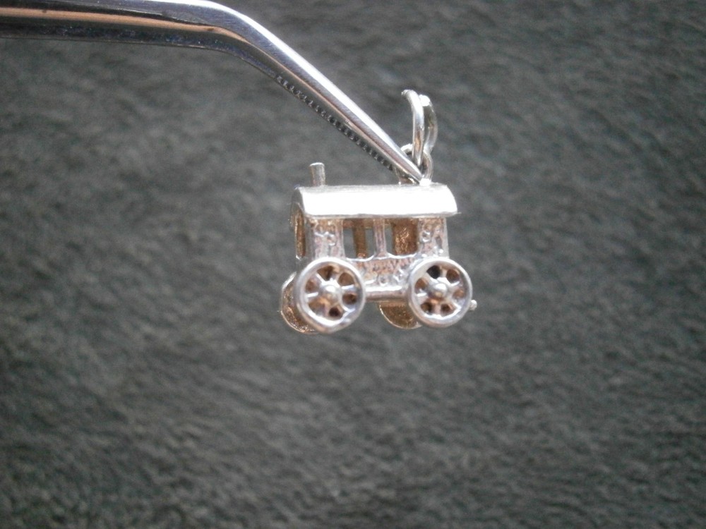 Nuvo Romany Gypsy Caravan Vintage Sterling Silver Bracelet Charm Pendant 2.0g