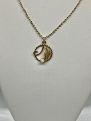 Vintage Pearl on Filigree Leaf Goldtone Pendant Necklace 17 1/2”
