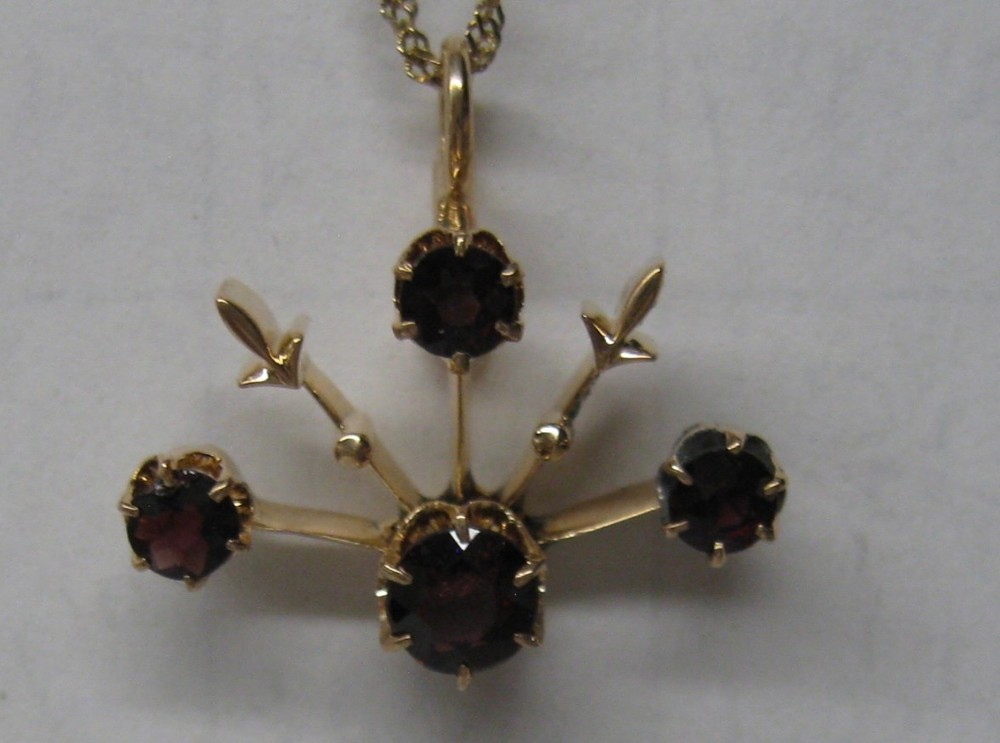 VICTORIAN ANTIQUE 14K ROSE GOLD OLD EUROPEAN CUT 1.00 CT. GARNET PENDANT