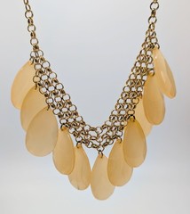 Vtg Peach Acrylic Lucite Teardrop Bead Faceted Bib Necklace Gold Tone 24″