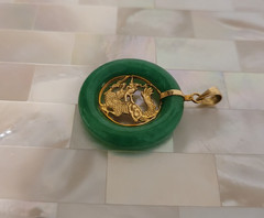 Vintage Chinese 14K Gold Apple Jade Dragon Circle Pendant 4.5 Grams
