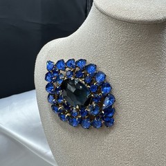 Vtg Unique Exclusive Oval Domed Blue Austrian Crystal Brooch. See pics.