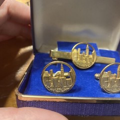 Vintage NYC Skyline Cufflinks Tie Bar Set New York City Gold Tone Skyscraper Box