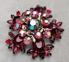 Vintage gold-toned Brooch featuring Ruby Red Navette and round Aurora Borealis