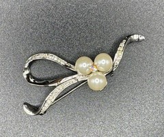 Vintage Pin Silver Metal Imitation Pearl Rhinestone & AB Center Stone Unsigned