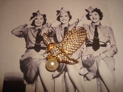 STUNNING SIGNED AD2001 EAGLE W/PEARL PAVE’ CRYSTAL RHINESTONES BROOCH GOLD PLATE