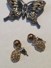 MONET Vtg Butterfly Brooch Pin Blue White Multi Color Rhinestones W/ Earrings