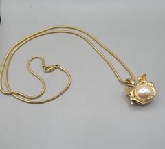 Vtg 1980s Goldtone 30″ Necklace 2 Angel Cherubs Faux Pearl Pendant