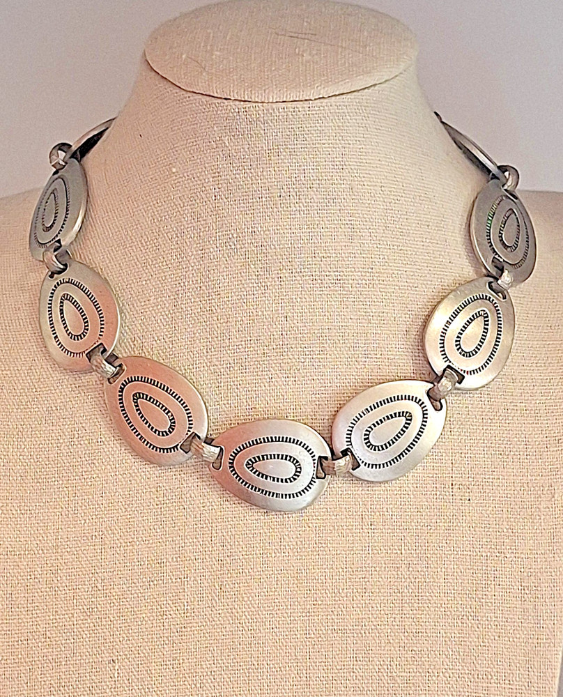 Vtg Brutalist SouthWest Style Adjustable Necklace w Cut-out Engraved Oval Panels