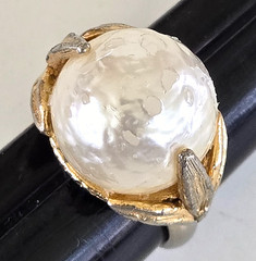 Vintage Faux Baroque Pearl Cluster Leaves Gold Tone Ring Size 4.25 Adjustable
