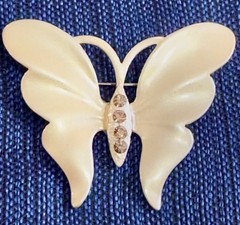 Vintage Satin Gold Butterlfy Brooch Topaz Rhinestones Pin Warm Colors No Brand