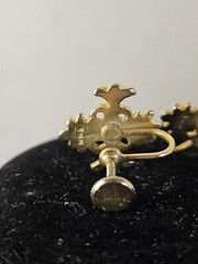 Vintage Signed MMA metropolitan museum of art screw back earrings Gold Tone