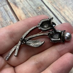 Gunmetal rhinestone faux pearl tulip flower brooch