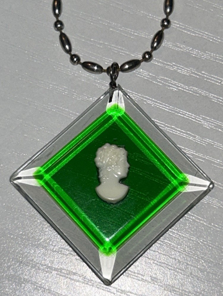Green Lucite Geometric Cameo Pendant Necklace 24” Mod Art Statement Vintage 80’s