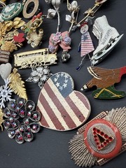 Lot Of 140 Brooches Pins – Many Signed – Silver Gold Tone Wholesale Resell J108a