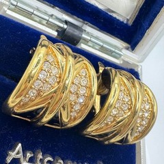 Jackie Collins vintage gold tone rhinestones black enamel hoops clip on earrings
