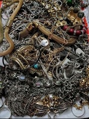 2 Pounds Jewelry Costume Vintage Mix LBS necklaces bracelets pins rings etc lbs