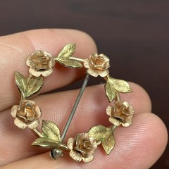 Krementz Copper Tone Gold Plated Round Leaf Rose Pin Brooch Signed Vtg Wreath