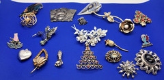 VTG Brooch & Lapel Pin Jewelry Lot Mixed Rhinestone Floral Bird Rabbit Mouse 15+