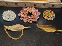 Vintage To Now Goldtone Leaf Rhinestone Flower Multicolor Brooch Lot 293-153