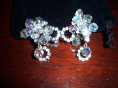 NICE VTG MCM Cluster Crystal Glass Faceted Beaded Silver Tone Clip on EARRINGS