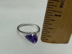 ESTATE VINTAGE 18K WHITE GOLD PLATED DEEP PURPLE FACETED CRYSTAL RING SIZE 5