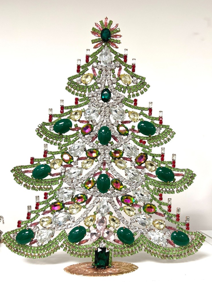 NICE CHRISTMAS TREE WITH MANY STONES SIGNED HUSAR.D POSTAGE WITH FEDEX C-196