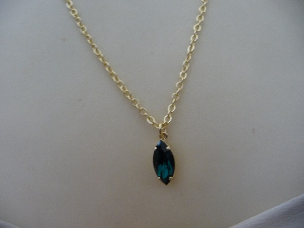 PENDANT FORREST GREEN MARQUISE SHAPE STONE w GOLD TONE CHAIN NECKLACE #3/7A