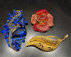 Vintage To Now Goldtone Leaf Rhinestone Blue Pink Flower Brooch Lot 293-160
