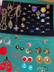 VINTAGE to Modern JEWELRY LOT 6 LBS 168 PCS RHINESTONE RING NECK WEARABLE #19