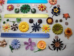 ViNTaGE 44 PiEcE MeTaL ENaMeL FLoWeR (33 PiN/10 ER/1 RiNg) LoT/CoLLecTiOn *READ*