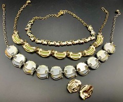 Vintage Thermoset Jewelry 4 Pc Collection Necklace Earrings Red Green Blue
