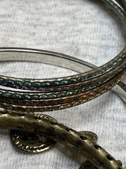 VTG 1950S TO 1970S BRACELET Bangle LOT 12 TOTAL Enamel Hammered Brass Fair Wrap￼