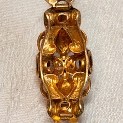 BRACELET goldtone metal temple lightweight box clasp NO BELL vintage 6 1/4″ circ