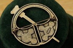 Vintage Costume Jewelry MIRACLE Celtic Viking Penannular Kilt Cloak Brooch Pin