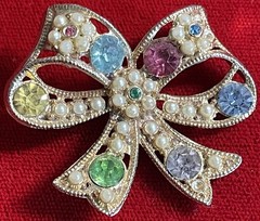 Very Nice Gold Tone/Multi Colored Stone Pendant – A Must Have for Any Occassion!