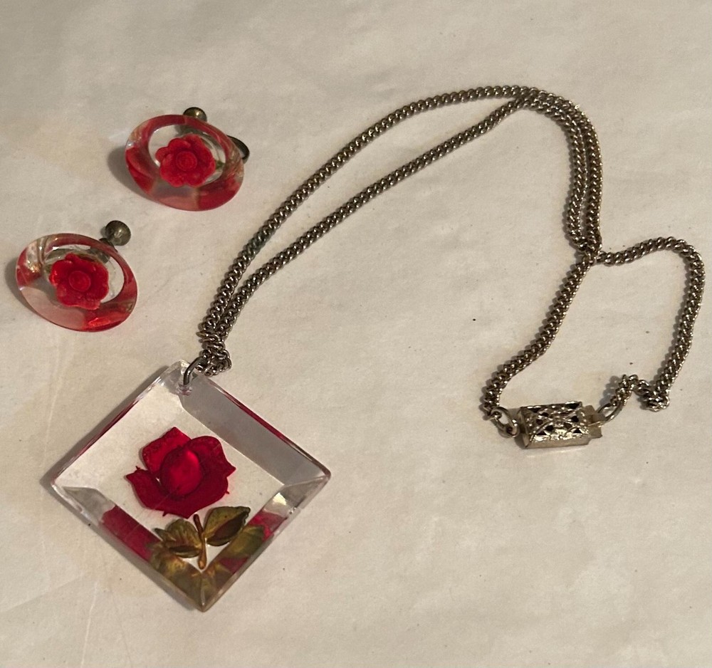 Vintage Lucite Acrylic Rose Flower Necklace Earrings Set Retro