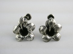 Vintage Danecraft Sterling Silver Hibiscus Flower Screwback Earrings 5.4g .75 In