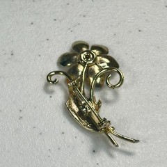 Vintage Brooch Gold Tone Flower Floral Bloom Stem Scroll Leaf Nature Garden Pin