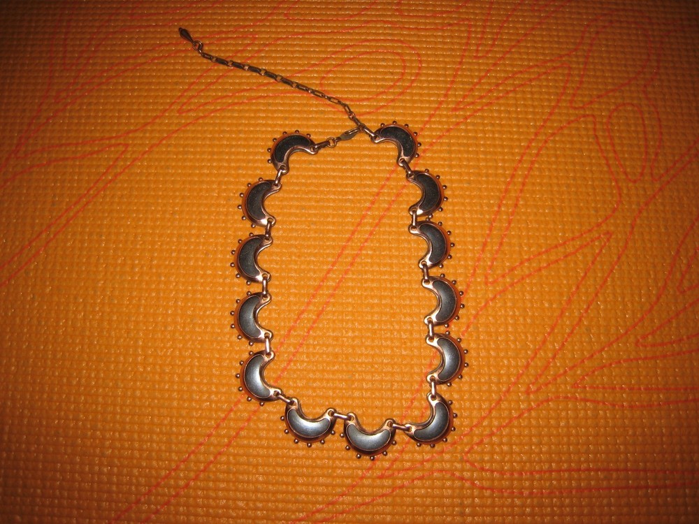 VINTAGE RENOIR COPPER NECKLACE W/ BLACK ENAMEL CRESCENT MOON LINKS