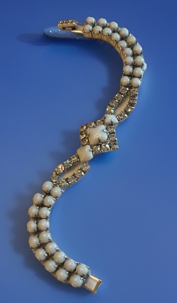 Kramer Vintage 1950″s Milk Glass Rhinestone 7″ Bracelet Silver Tone W26
