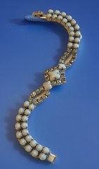 Kramer Vintage 1950″s Milk Glass Rhinestone 7″ Bracelet Silver Tone W26