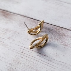 Vintage Earrings for Pierced Ears 0.75″ Stylish Gold Tone