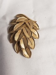 Vintage Crown Trifari Leaf Brooch Trifarium Gold Tone Leaves Layered Signed